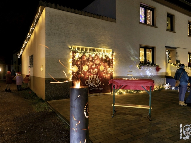 Weihnachtsfenster 13 - Illinger Stra&szlig;e