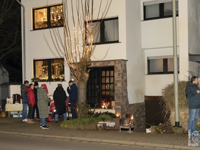 Weihnachtsfenster 16 - Illinger Stra&szlig;e
