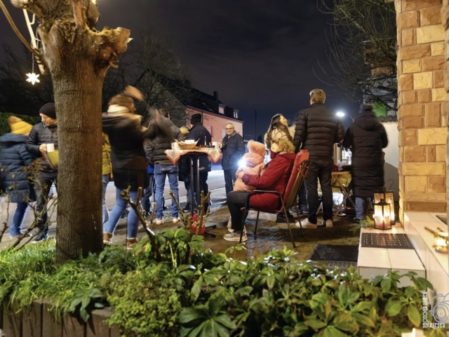 Weihnachtsfenster 16 - Illinger Stra&szlig;e