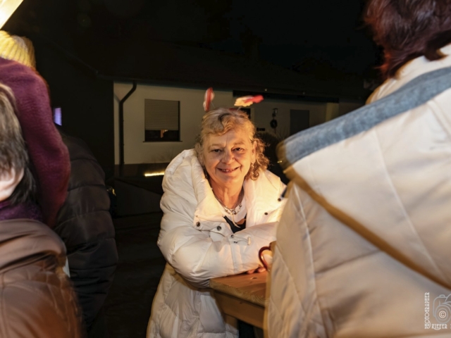 Weihnachtsfenster 18 - Im Steine Rot