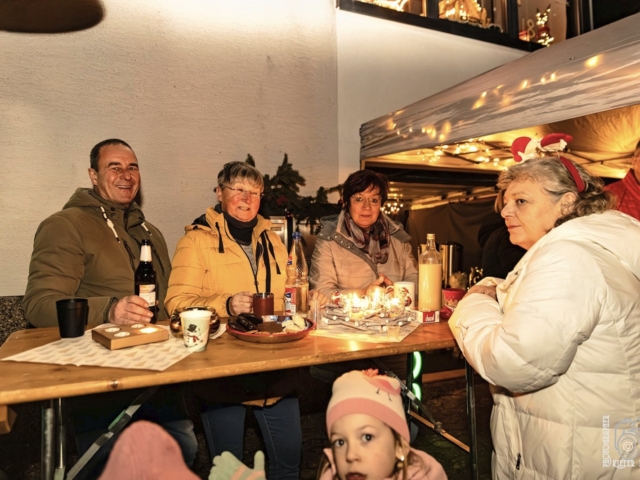 Weihnachtsfenster 18 - Im Steine Rot