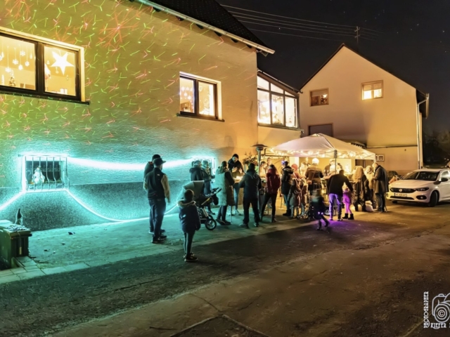 Weihnachtsfenster 18 - Im Steine Rot